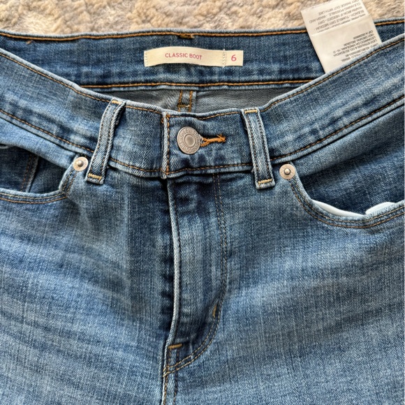 Levi's Women's Classic Boot Jeans in Dark Blue, 6 - Picture 4 of 7